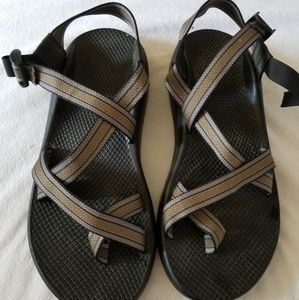 Mens chacos